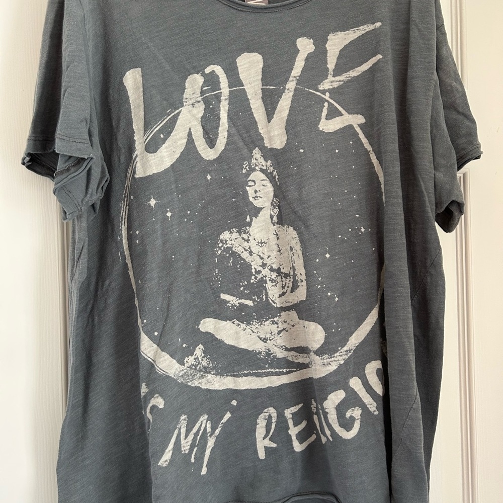 Magnolia Pearl Gray Graphic Relaxed Tee